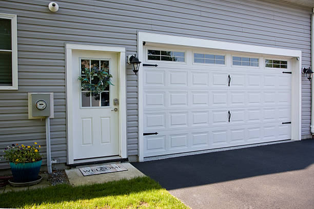 24/7 Emergency Garage Door Panel Replacement experts in Quartzsite, AZ